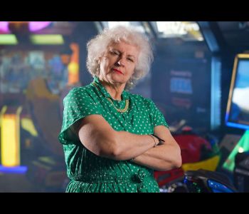 C'est pas l'âge qui compte - EP01 - Salle d'arcade